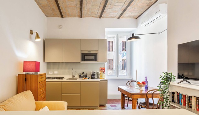 Beautiful apartment in Testaccio (Piramide Station) sleeps 4 (Stay 30 days min.)