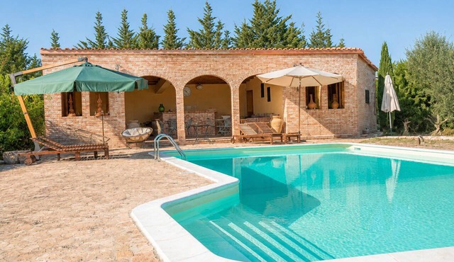 Beautiful private villa with A/C, WIFI, private pool, TV, patio, pets allowed and panoramic view