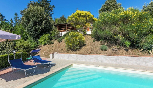 Beautiful private villa for 4 people with hot tub, WIFI, private pool, TV and terrace in Montecatini