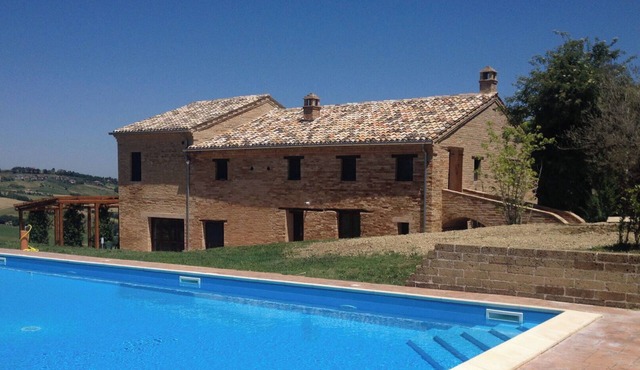 Beautiful private villa for 14 people with A/C, private pool, WIFI, TV and panoramic view