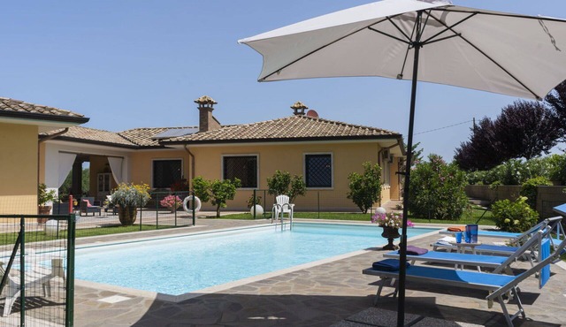 Beautiful private villa for 10 guests with A/C, private pool, WIFI and patio
