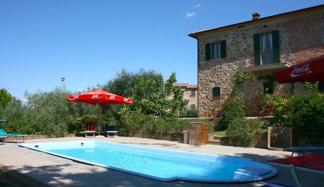 Beautiful villa with private pool located in the hilly territory of Valdichiana, approx. 1 km from t