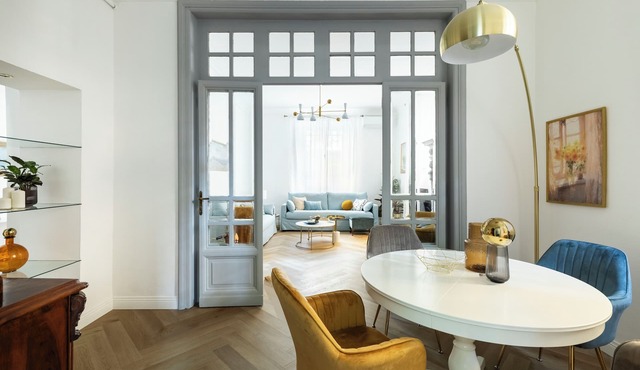 Belle Epoque House of Mirror