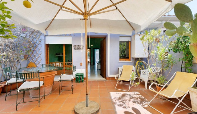 Bouganvillea Holiday Home in Sabaudia with Terrace, Wi-Fi, and Parking