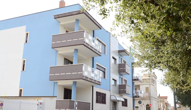Bright and spacious three-room apartment, two bathrooms, overlooking the green, terraces, 8 beds
