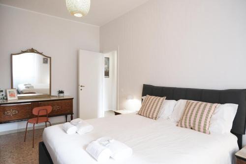 Bright Apartment with Balcony near Rome Centre & Metro