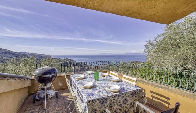 Bright Home With Wonderful Sea View, Porto Santo Stefano, Italy