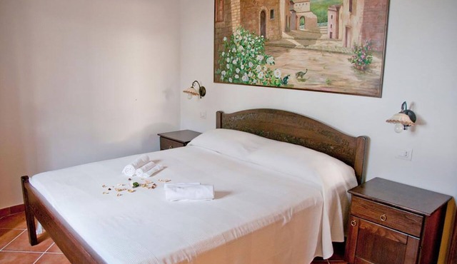 camellia room with bathroom for the disabled