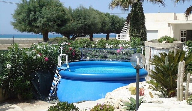 Casa Cigno B: A characteristic apartment that is part of a small villa.