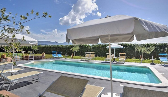 Casa Ilena D: A graceful apartment situated in a quiet location, a few minutes from the town center, with Free WI-FI.
