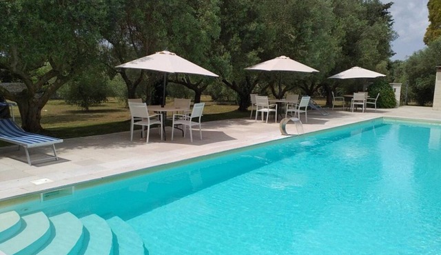 Casa Vega A: A welcoming apartment that is part of an ancient country house in the characteristic style of the Apulian countryside, with Free WI-FI.