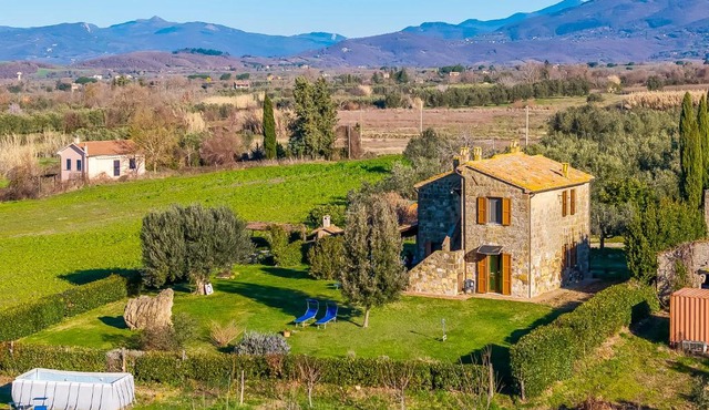 Casale Le Sorgenti - Farmhouse with Pool for 8