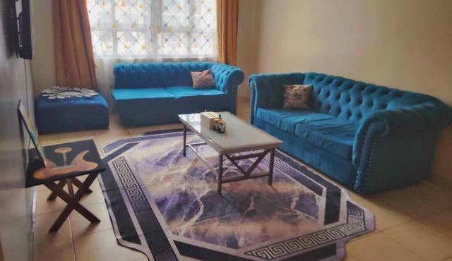 Charming 3-bedroom apartment in gated community. 15 min drive to J.K.I.Airport in Athi River