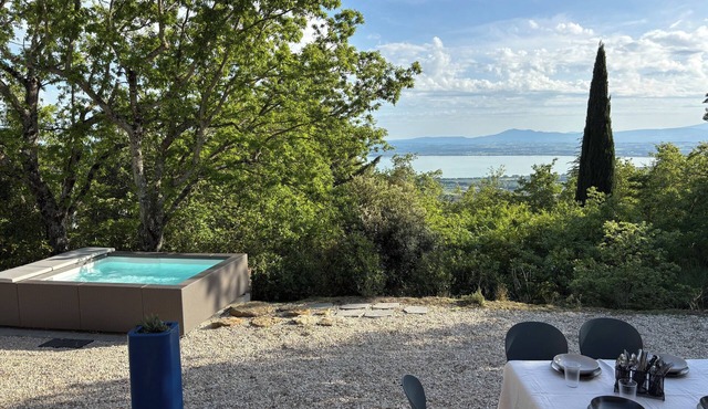 Charming 3-bedroom cottage with lake view