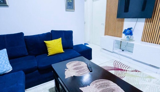 Classy 2 bedroom by Miss Omuts