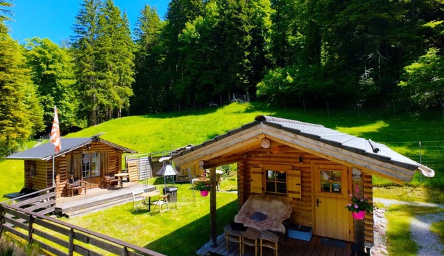 Concierge, Idyllic farm cabin by SwissHut in Sigriswil