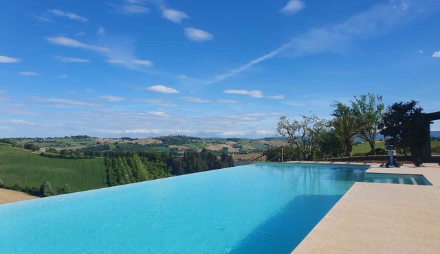 Corinaldo, La Cassetta Rossa, infinity pool and dream view in a panoramic position