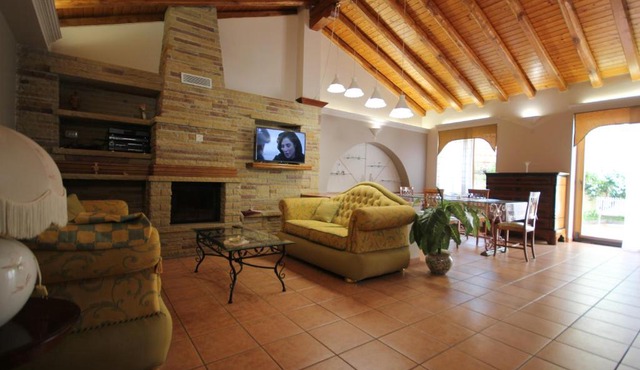 Cortile Aurora Bronte