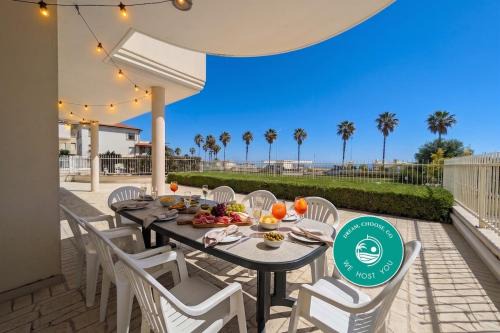 -Cortile privato- AC fronte mare 8 posti