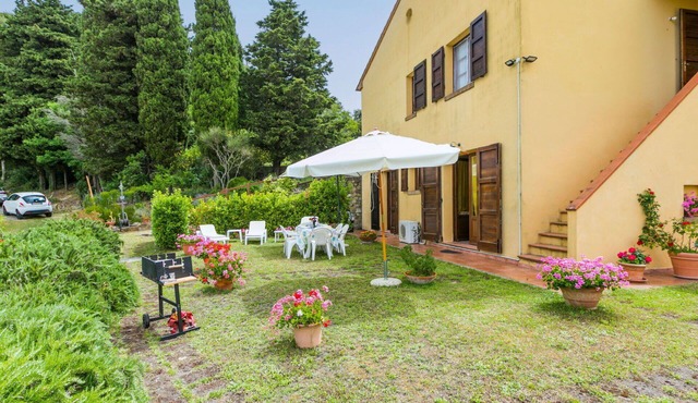 Cosy apartment for 7 guests with A/C, WIFI, pool, TV, patio, pets allowed and panoramic view
