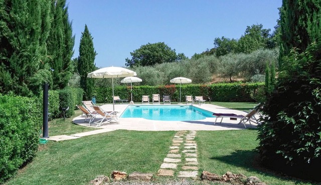 Cosy apartment for 4 guests with pool, WIFI, TV and panoramic view, close to San Gimignano