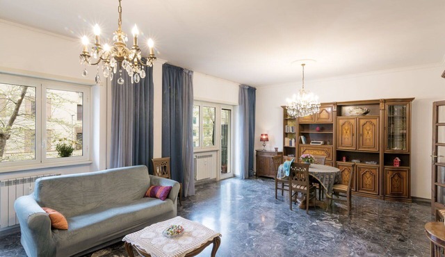 Cosy apartment for 5 guests with WIFI, A/C, TV, balcony and pets allowed