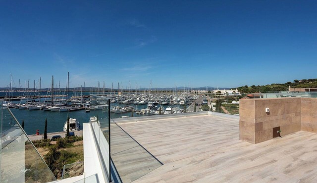 Cosy apartment for 4 people with WIFI, hot tub, A/C, terrace, pets allowed and panoramic view
