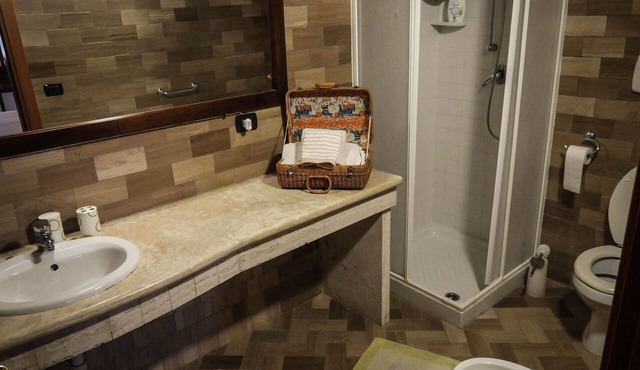 Cosy apartment in villa for 4 guests with WIFI, TV and pets allowed, close to Ascoli Piceno