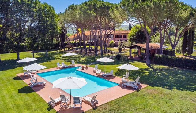 Cosy apartment in villa for 4 guests with WIFI, A/C, pool, TV and terrace