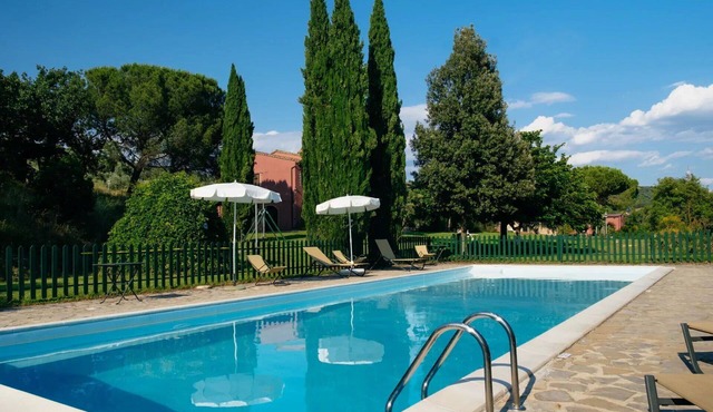 Cosy room with WIFI, pool, A/C, TV, patio, pets allowed and panoramic view, close to Perugia