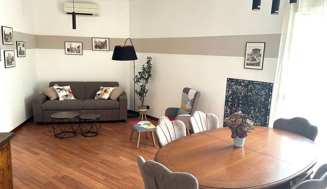 Cozy 2-bedroom apartment in enjoyable Roma with WiFi, AC