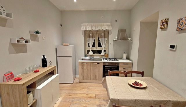 Cozy and warm apartment in the center of Rome, a few steps from the Colosseum