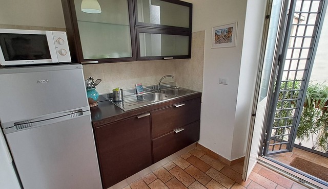 Croce Palace unit 5 - heart of Rome/up to 6 guests