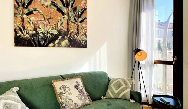 Design and comfort with Private Patio, steps from the Basilica of Saint Anthony.