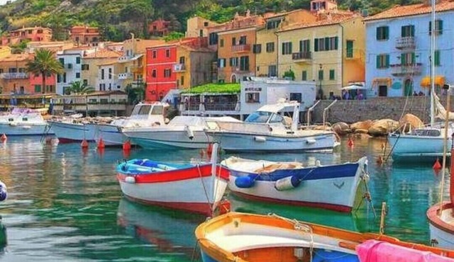 Detached House In The Castle Isola Del Giglio