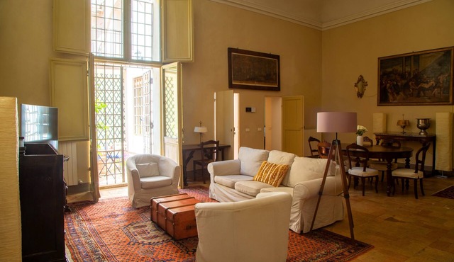 Dimora Castracane - House in historic building from 1400 with cloister, balcony and private parking space