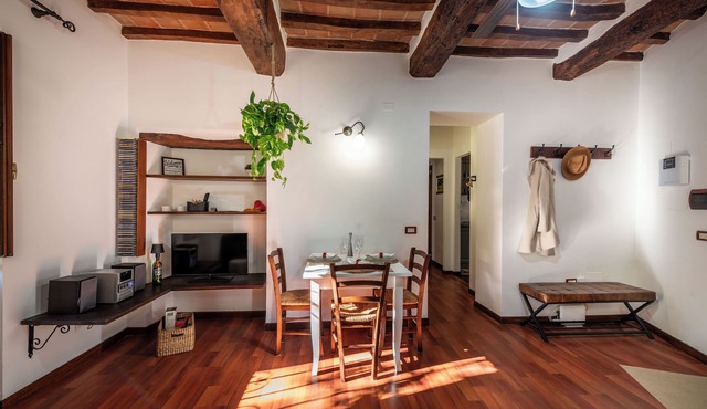 DIMORA DI VEGGIO Charming lodging near the station with free places under the house
