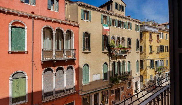 Dimora Samuele - Six Bedroom Villa, Sleeps 12