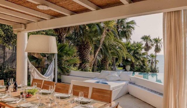 Elegant 7 Bedroom Villa, Pool and Panoramic Sea Views in Costa Saracena-Castelluccio