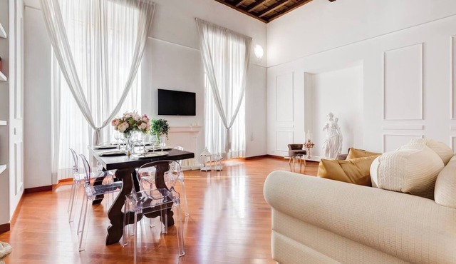 Elegant & Historical Apt 2 Bed in Piazza di Pietra
