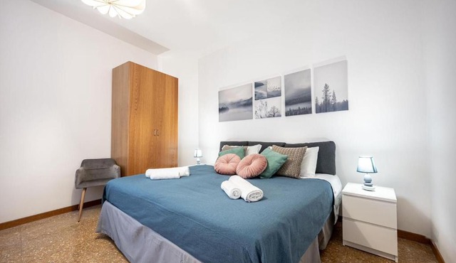 Elegant King Apartment in Testaccio Walk to Colosseum