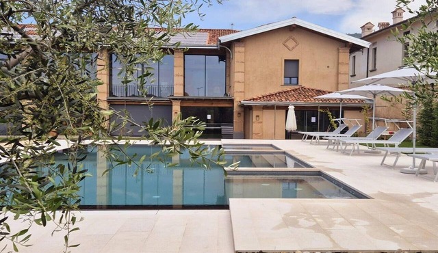 Elegant suite with shared pool in Adro