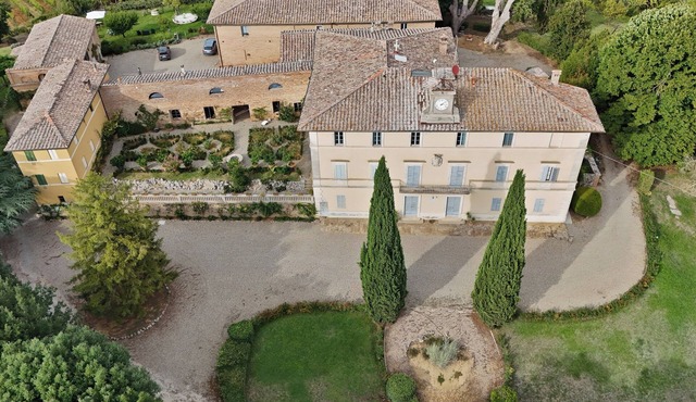 Elegant Tuscan Villa near Siena