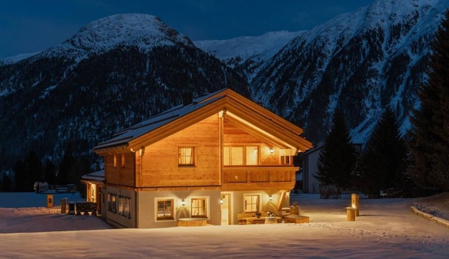 Engadin Chalet - Private Spa Retreat in Bever