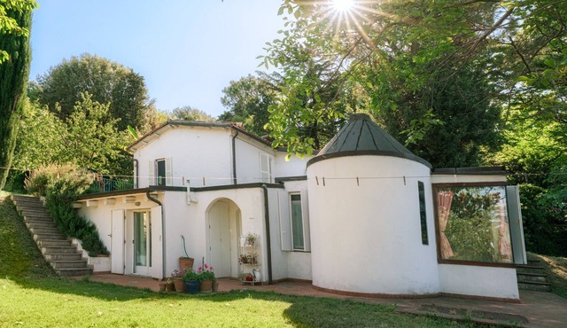 Entire house in the countryside with garden and sea view