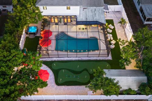 Epic Backyard - Pool - Hot Tub - Outdoor Theatre in Bradenton