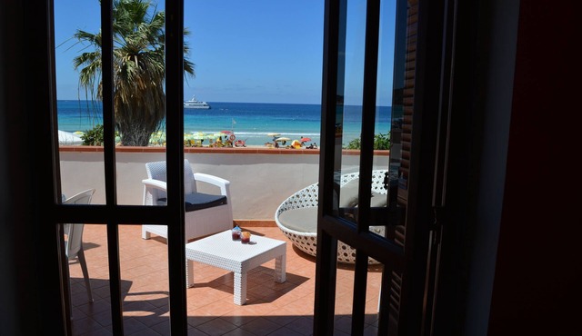 Exclusive villa with beach access. Villa with terrace overlooking the sea of St. Vitus