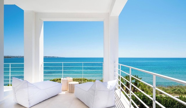 Exentia Stays - Luxury Seafront Villa in Syracuse (Arenella), Sicily