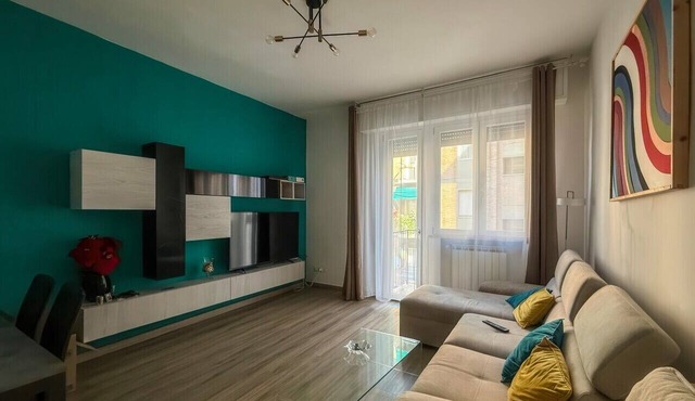 Experience Ferrara - Elegant and Bright Apartment Just a Stone's Throw from Downtown in Ferrara