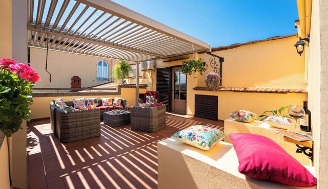 Fabulous apartment with a panoramic terrace in the historic center. Elevator